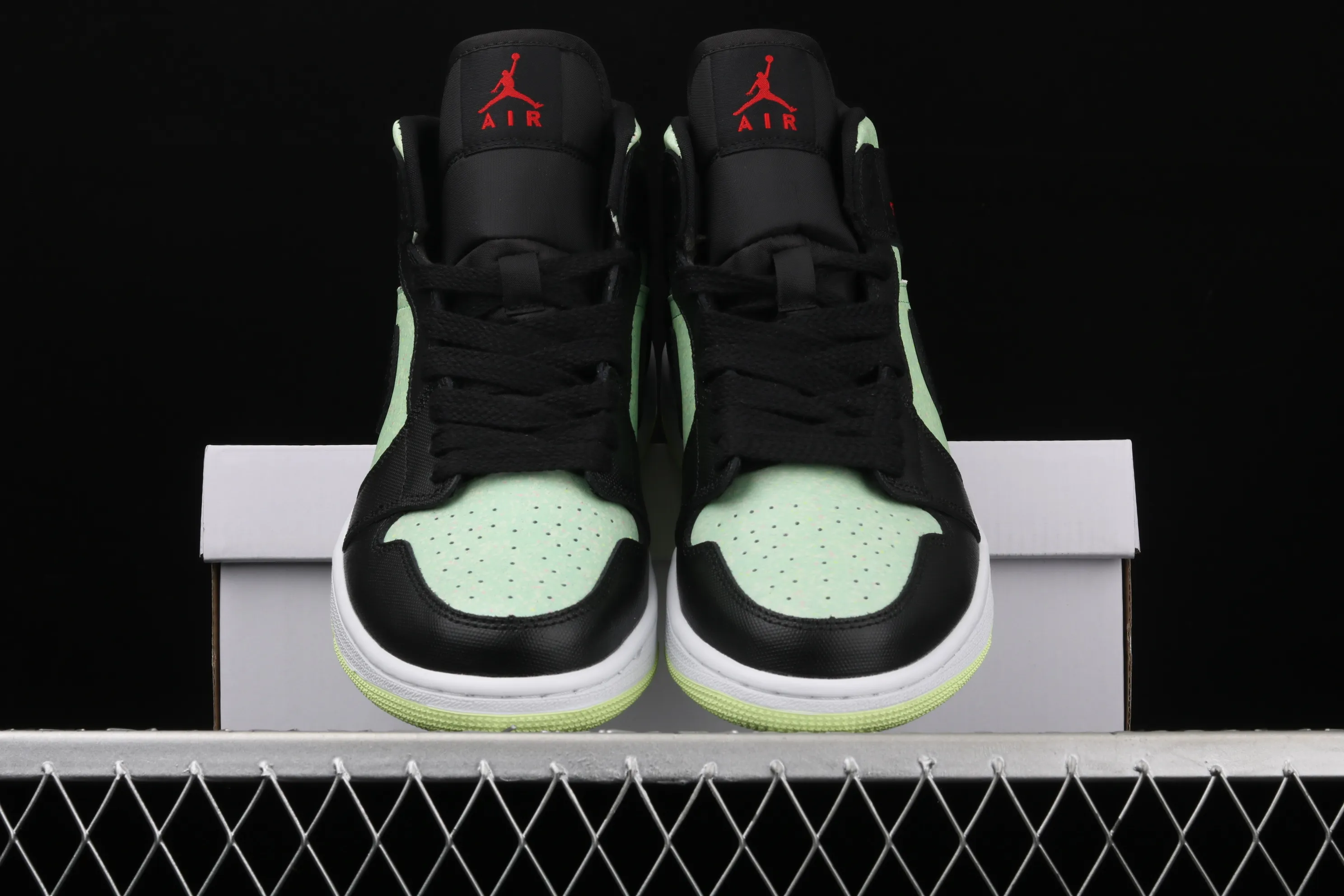 All categories Air Jordan Jordan series basketball shoes Air Jordan 1 Mid Air Jordan 1 Mid SE Barely Colt AJ1 Joe 1 Zhongbang basketball shoes CV5276-003